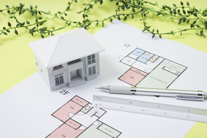 住宅設計のイメージ　住宅の設計図と模型